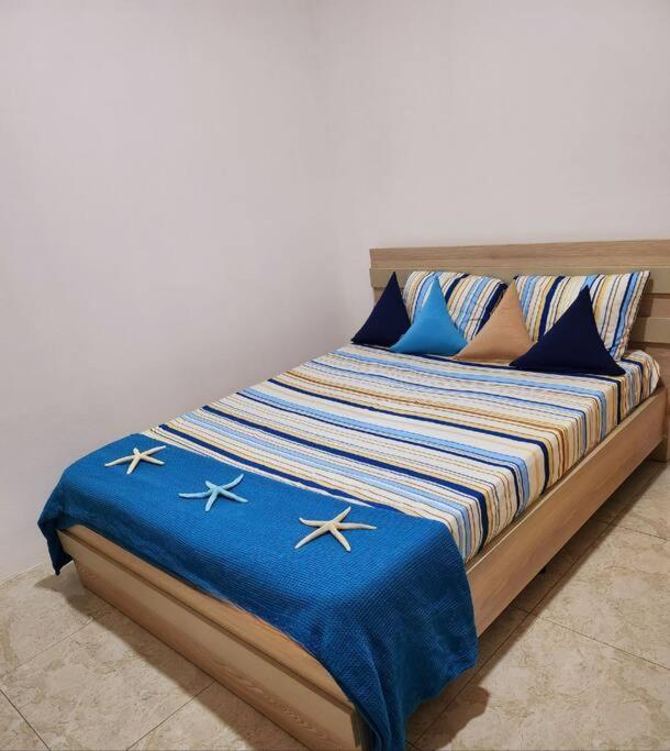 Kot Nu - Beach Themed Apartment - 3 Mins Walk From The Sea Flic-en-Flacq Exteriör bild