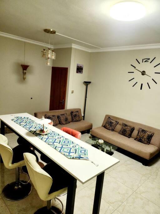 Kot Nu - Beach Themed Apartment - 3 Mins Walk From The Sea Flic-en-Flacq Exteriör bild