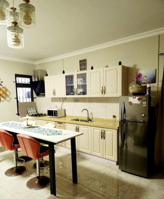 Kot Nu - Beach Themed Apartment - 3 Mins Walk From The Sea Flic-en-Flacq Exteriör bild