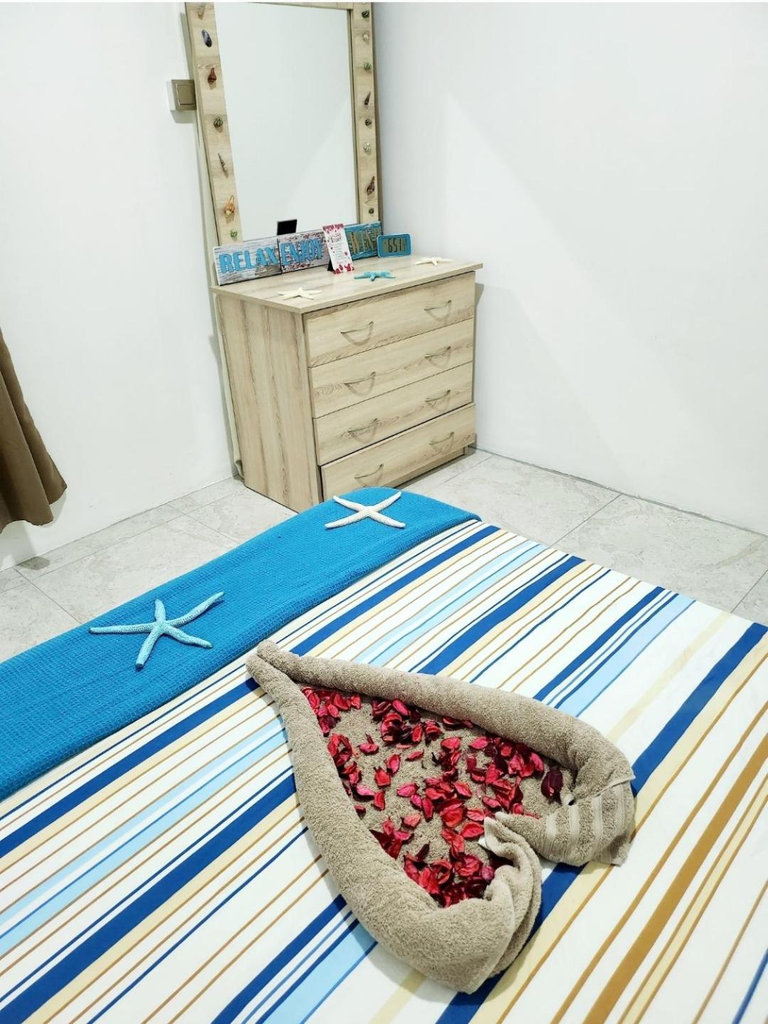 Kot Nu - Beach Themed Apartment - 3 Mins Walk From The Sea Flic-en-Flacq Exteriör bild